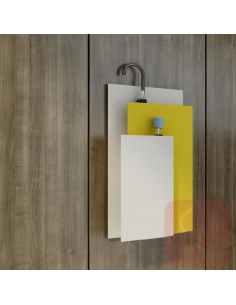 Paragüero Sou de Systemtronic, diseño en acero pintado con recogida de agua y opción de montaje mural o de pie.