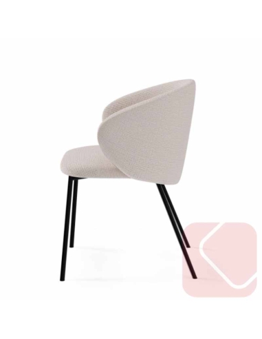 Silla de diseño modelo Mérida de Somcasa, Tapizada con base metálica en negro.