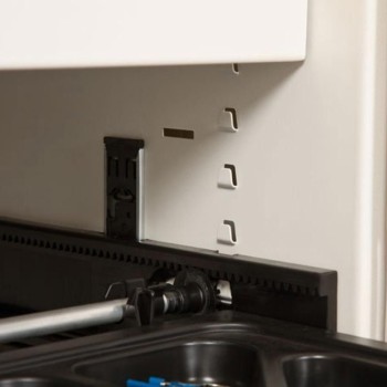 Detalle bastidor para carpetas armario oficina persiana vertical de Gapsa en blanco