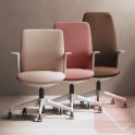 Sillones de dirección para oficina Levita con tres alturas de respaldo.