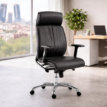 Sillas de dirección negra. Con estructura reforzada en aluminio.