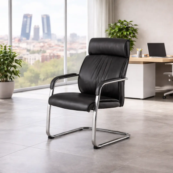 Silla de confidente con brazos Moscú. Base patín en acero cromado. Tapizado negra en ecopiel de alta calidad.