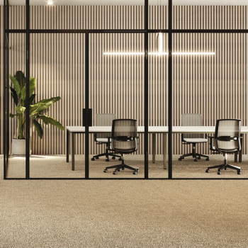 Silla ergonómica Oyana con respaldo de malla y cabezal | Laoficinaonline