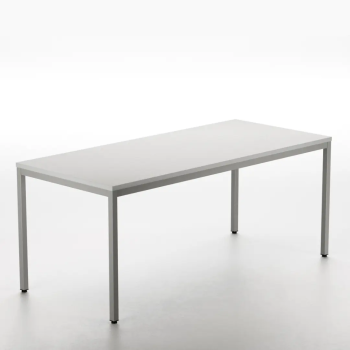 Mesa de oficina Line con estructura metálica | Laoficinaonline