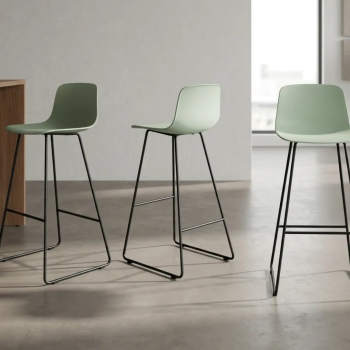 Taburete alto Varya con base trineo para oficina y coworking  | Laoficinaonline