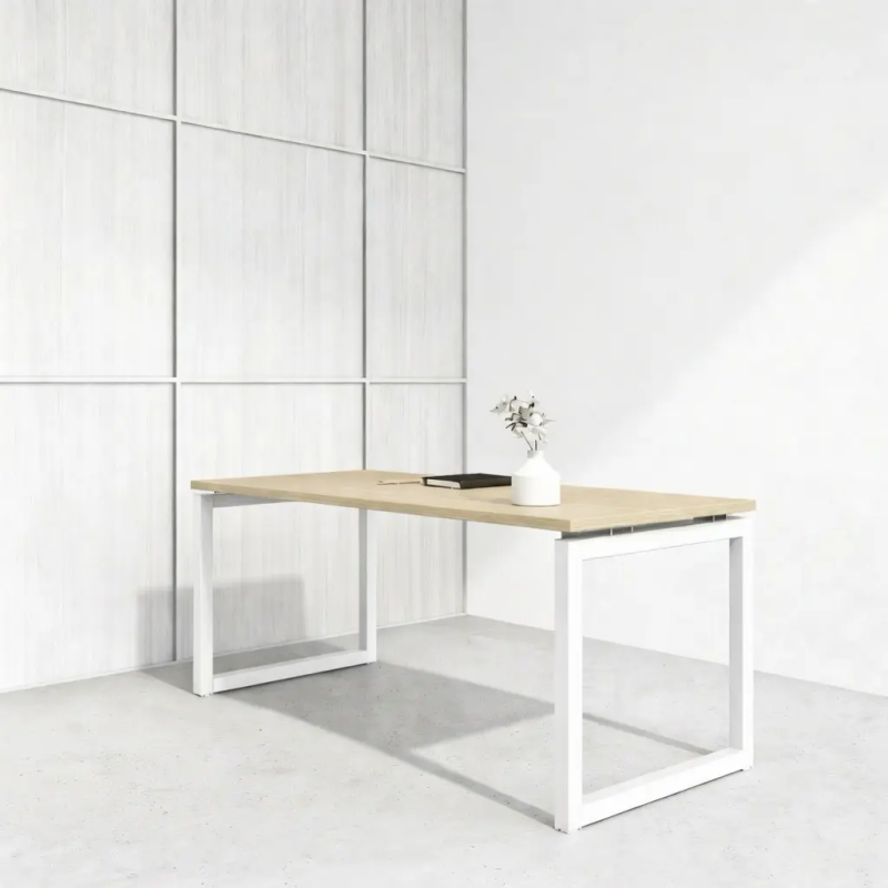 Mesa de oficina moderna con pie marco cerrado
