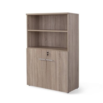 Armario oficina de madera con puertas bajas, cerradura y estantes de JGorbe en color olmo