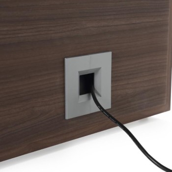 Detalle pasacables pata de Mesa despacho serie Líder de JGorbe en nogal oscuro