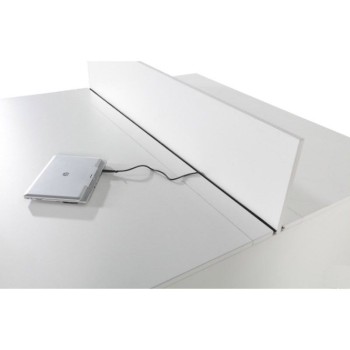 Mesa oficina multipuesto con separador de JGorbe en color blanco