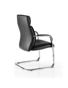 Silla confidente con brazos. Modelo Moscú con apoyabrazos tapizados. base tipo patín en acero cromado. Tapizado ecopiel negra.