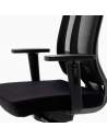 Sillón dirección negro ultra resistente con cabezal regulable y soporte lumbar.
