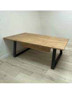 Mesa despacho Piramid con faldón en color roble nuez y patas forma piramidal