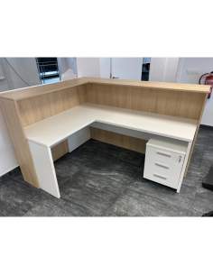 Mostrador en l con mesa modelo Enter